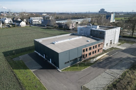 Zwei Gewerbeimmobilien mit mehr als 4.000 m² Nutzfläche vermittelt