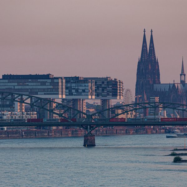 florian-schmetz-BB2S2ZwOVpM-unsplash-600x600